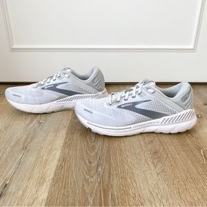 Women’s Size 10.5 Wide Brooks Adrenaline GTS 22 White/Oyster/Primer Grey